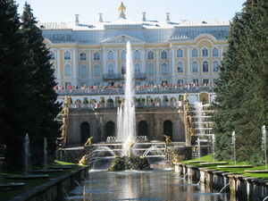 Фото - Вид на дворец в Петергофе